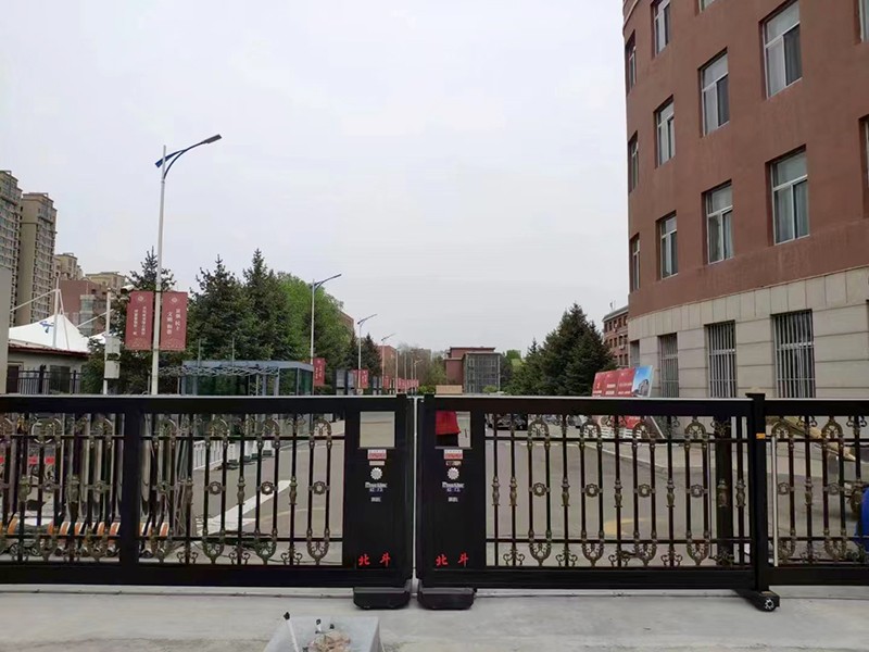 內(nèi)蒙古大學(xué)平移門(mén)安裝完畢
