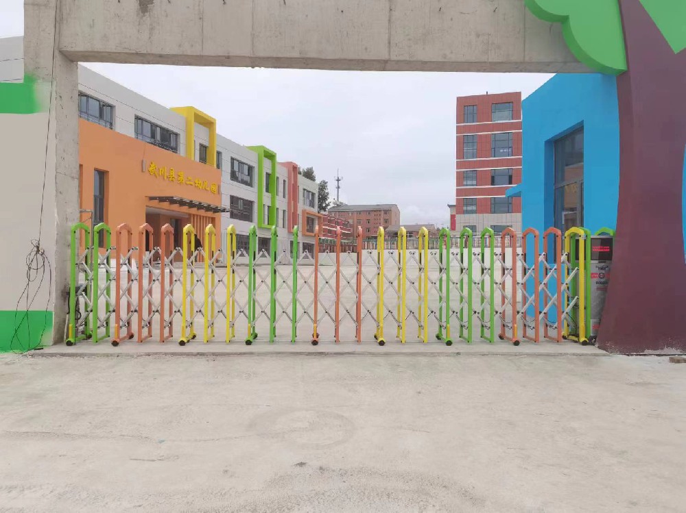 武川第一小學(xué)附屬幼兒園安裝電動伸縮門